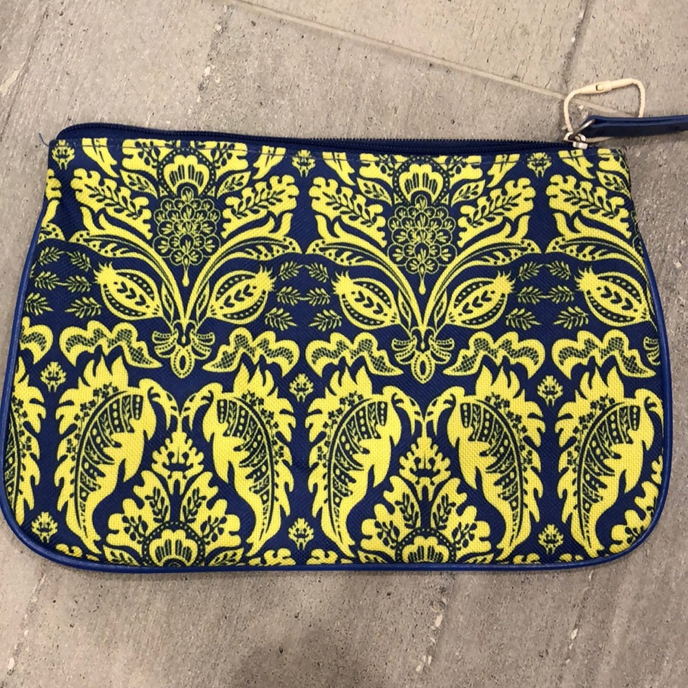 Cosmetic pouches